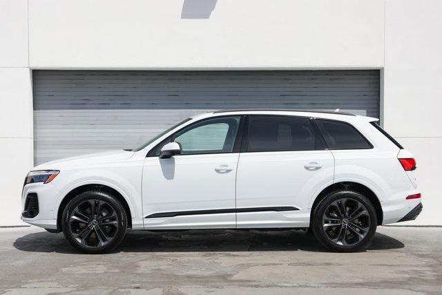 new 2025 Audi Q7 car, priced at $77,090