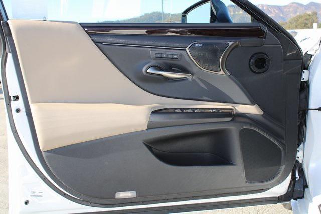 used 2019 Lexus ES 300h car, priced at $34,988