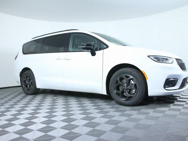 new 2024 Chrysler Pacifica Hybrid car, priced at $50,070