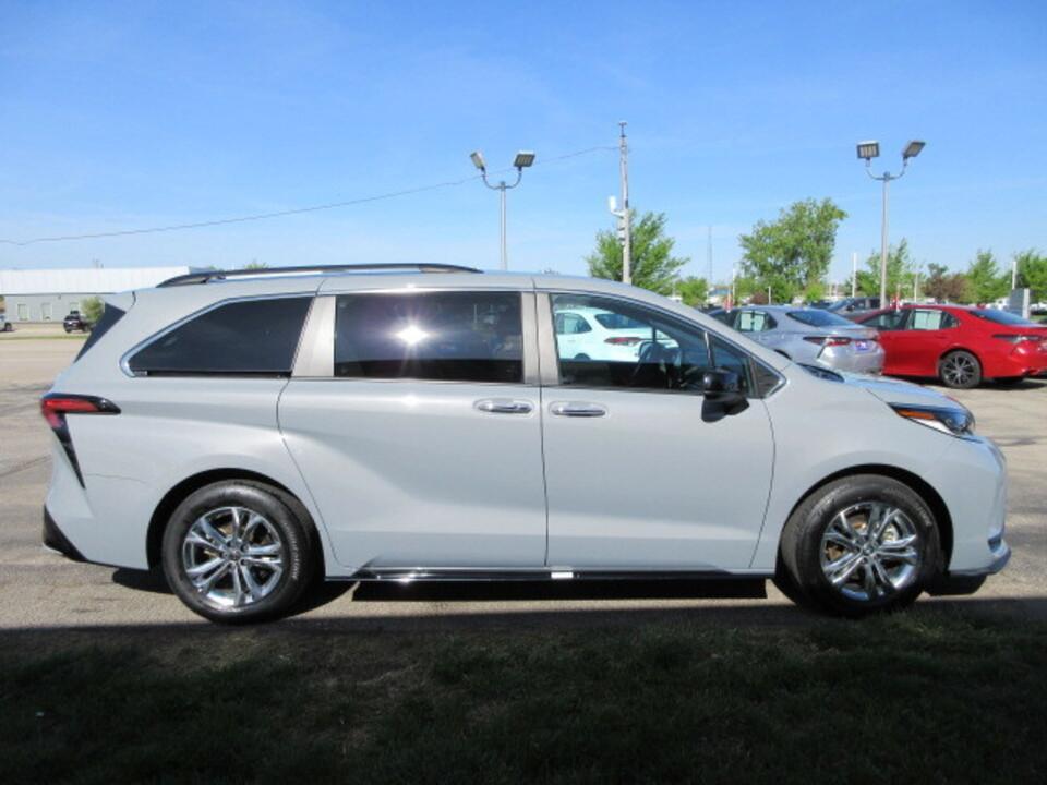 used 2023 Toyota Sienna car, priced at $46,990