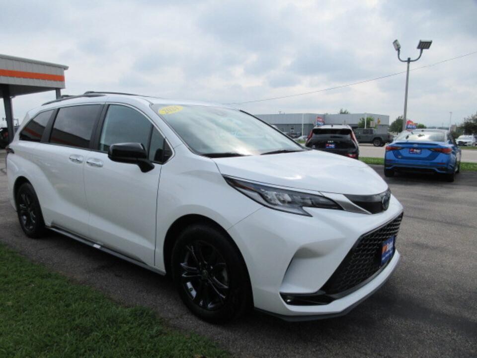 used 2024 Toyota Sienna car, priced at $45,990