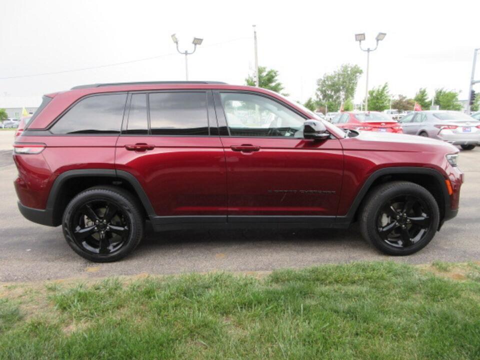 used 2023 Jeep Grand Cherokee car, priced at $33,490