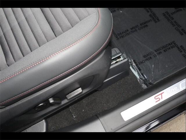 new 2025 Ford Explorer car