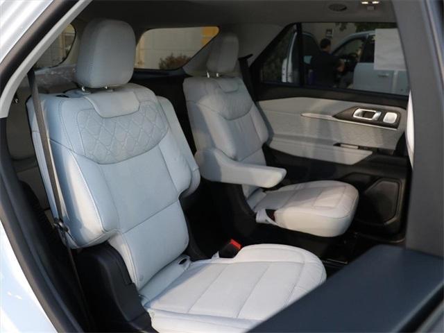 new 2025 Ford Explorer car