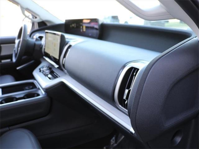 new 2025 Ford Expedition car, priced at $73,340