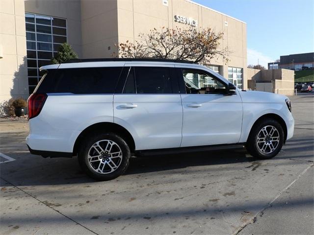 new 2025 Ford Expedition car, priced at $73,340