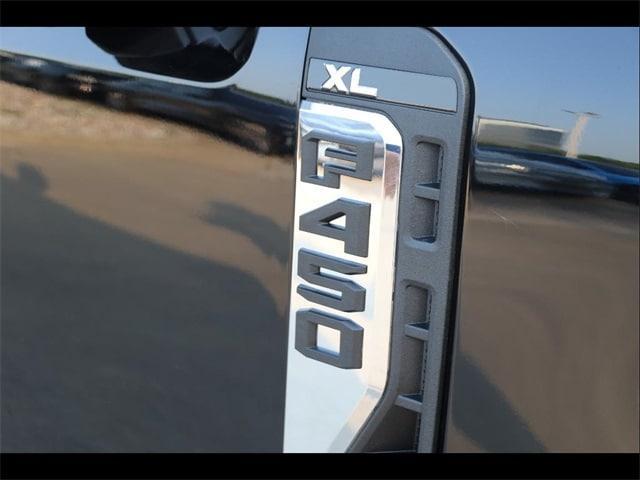 new 2025 Ford F-450 car, priced at $75,215