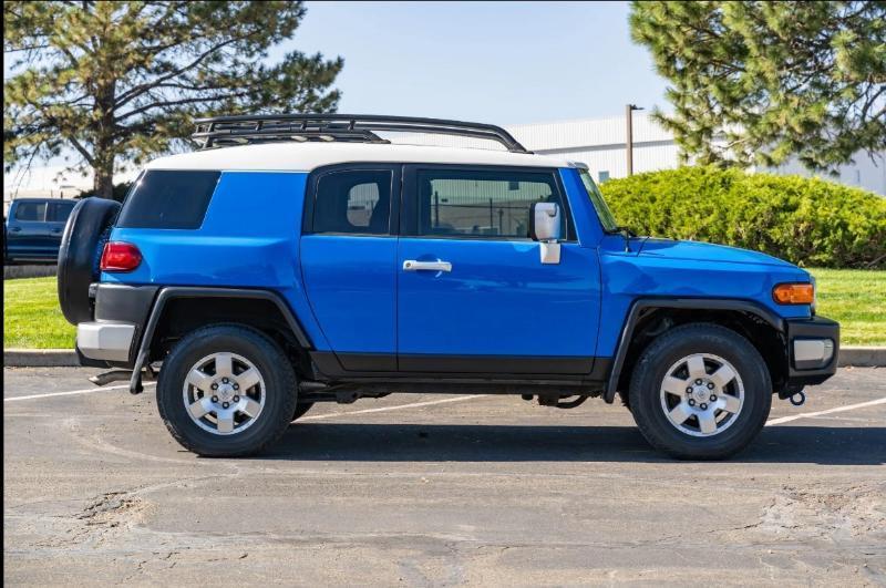 used 2007 Toyota FJ Cruiser car, priced at $25,695