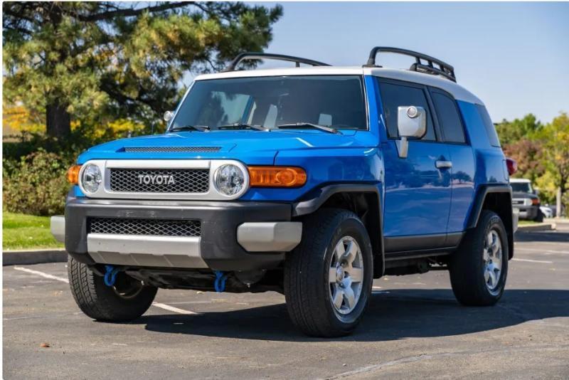 used 2007 Toyota FJ Cruiser car, priced at $25,695