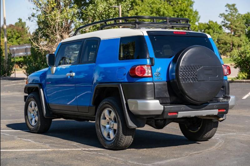 used 2007 Toyota FJ Cruiser car, priced at $25,695