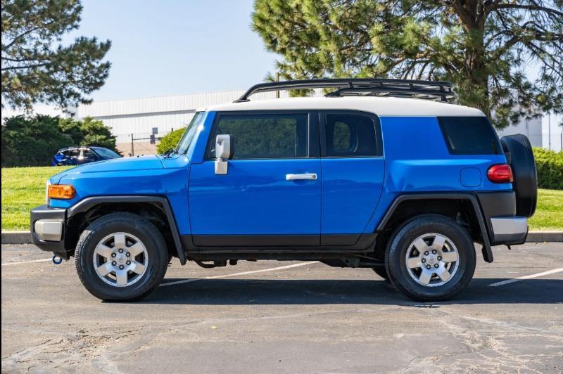 used 2007 Toyota FJ Cruiser car, priced at $25,695