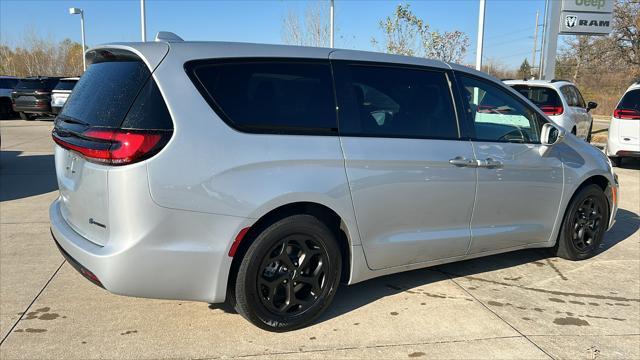 used 2022 Chrysler Pacifica Hybrid car, priced at $34,890