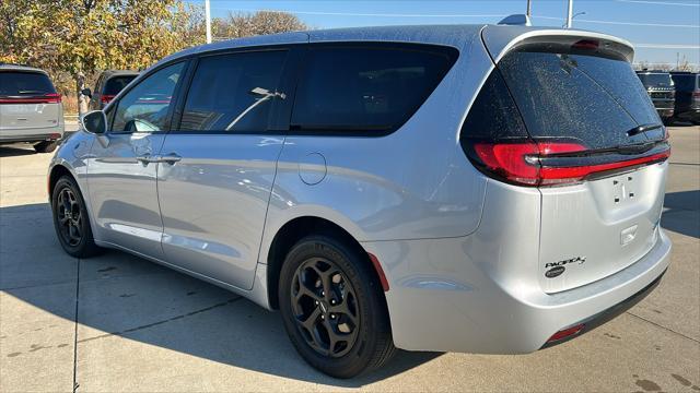 used 2022 Chrysler Pacifica Hybrid car, priced at $34,890