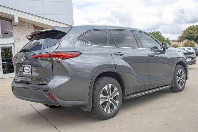 used 2020 Toyota Highlander car, priced at $30,400