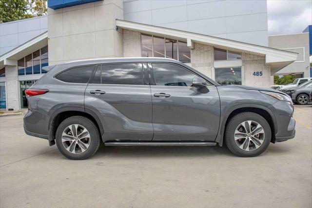 used 2020 Toyota Highlander car, priced at $30,400