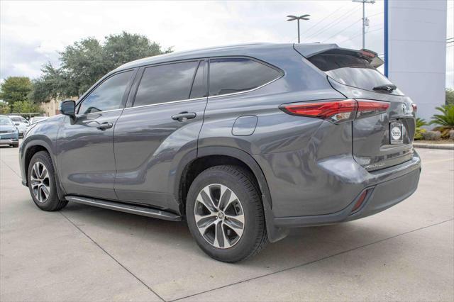 used 2020 Toyota Highlander car, priced at $30,400