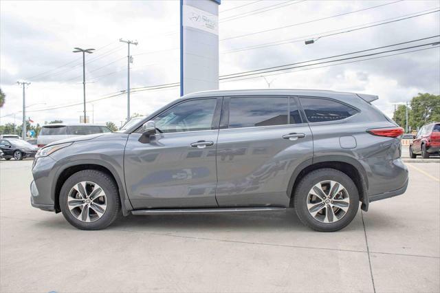 used 2020 Toyota Highlander car, priced at $30,400