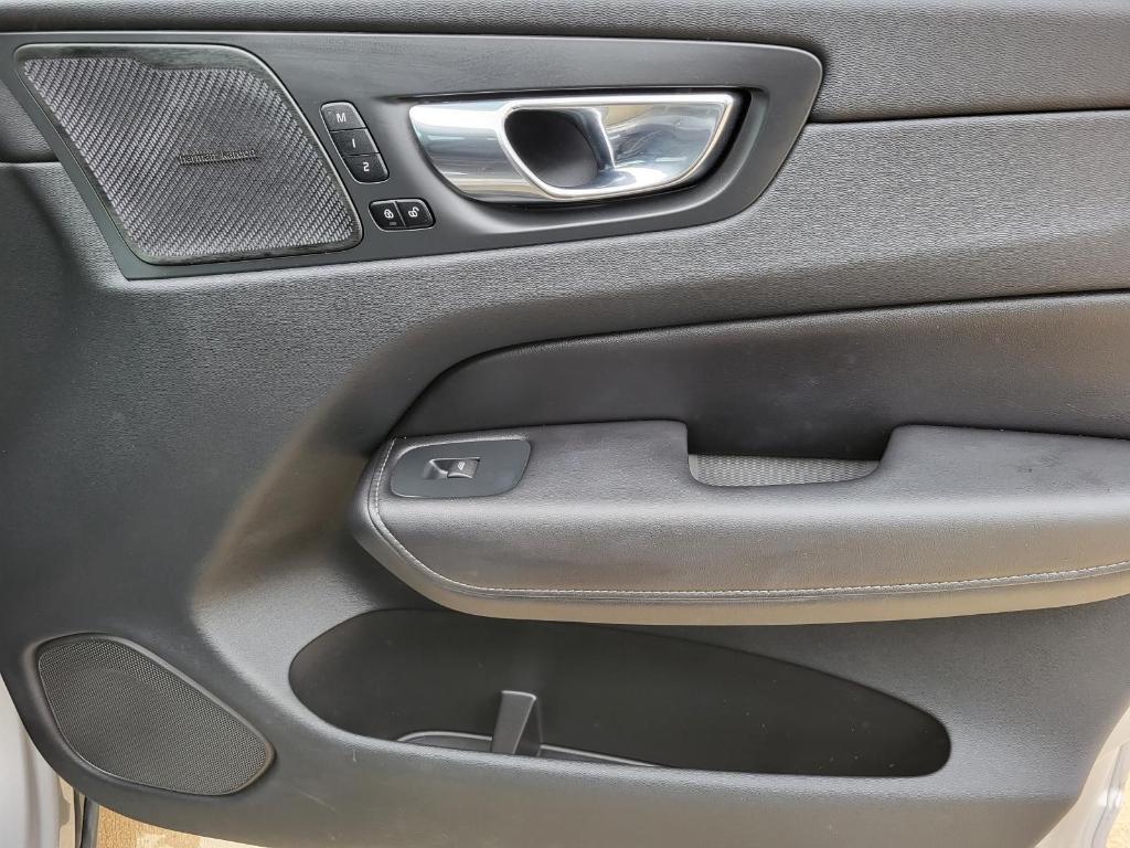 used 2022 Volvo XC60 car, priced at $32,579