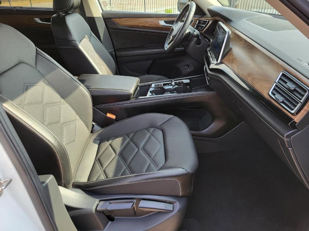 used 2024 Volkswagen Atlas car, priced at $29,817