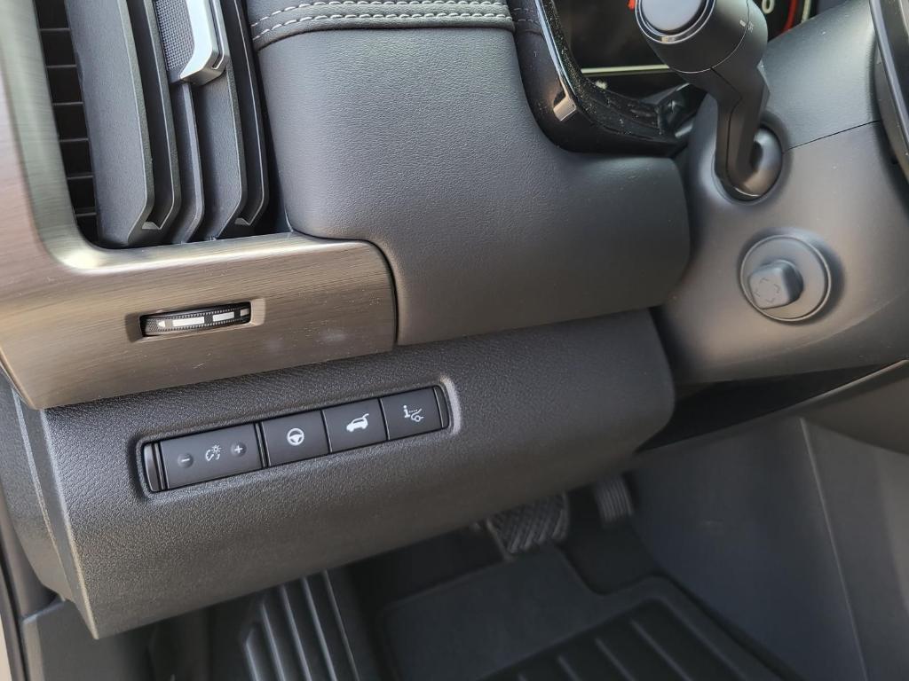 new 2025 Nissan Pathfinder car, priced at $48,752