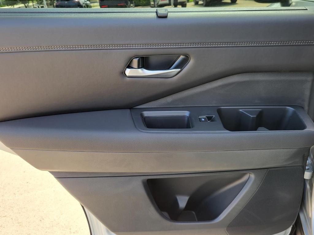 new 2025 Nissan Pathfinder car, priced at $48,752