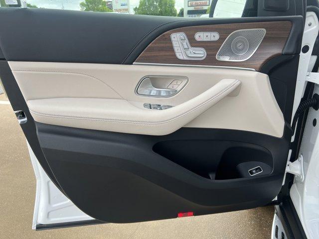new 2025 Mercedes-Benz GLS 580 car, priced at $120,544