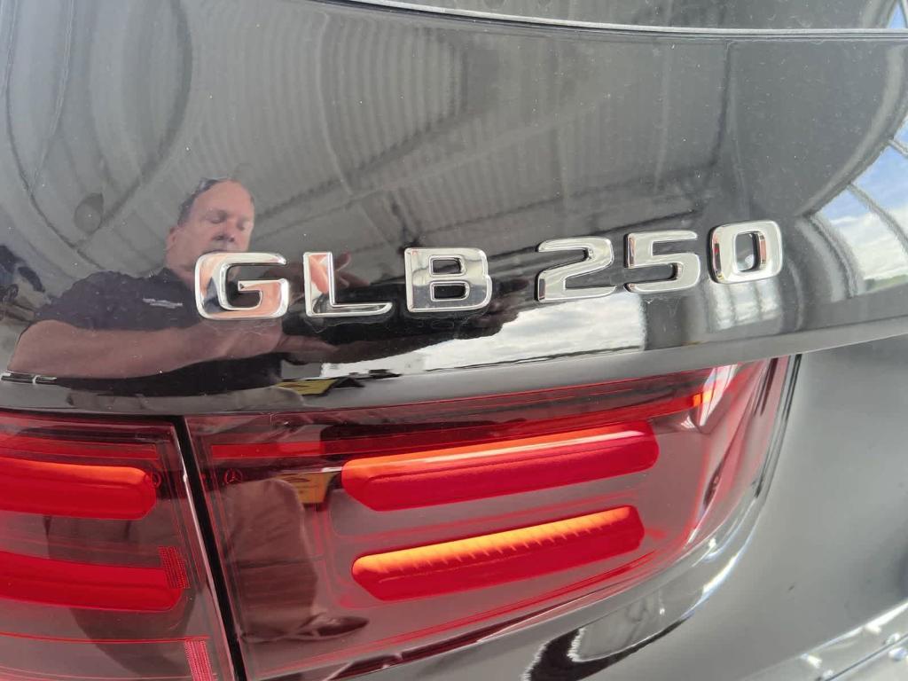 new 2025 Mercedes-Benz GLB 250 car, priced at $49,149