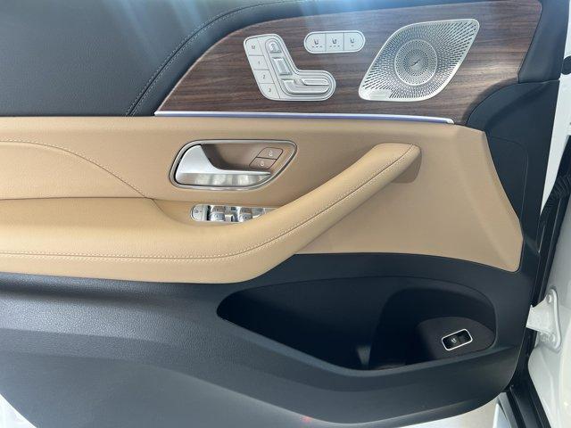 new 2025 Mercedes-Benz GLS 450 car, priced at $100,689