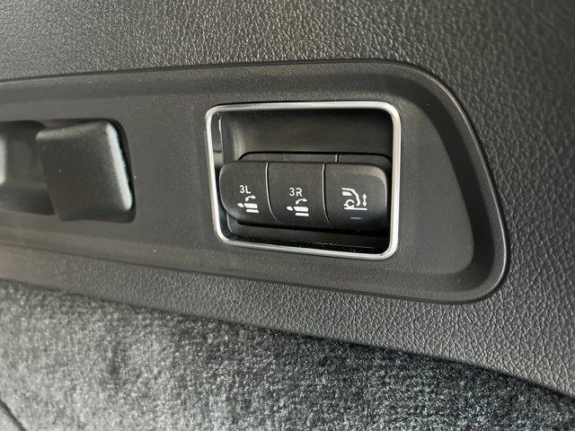 new 2025 Mercedes-Benz GLS 450 car, priced at $100,689