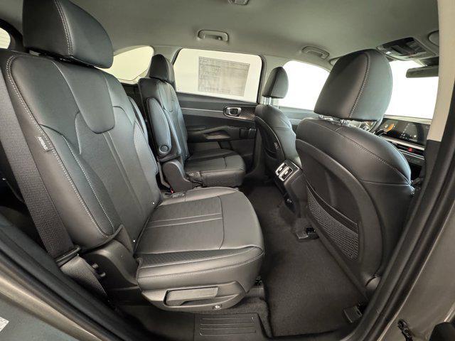 new 2025 Kia Sorento Hybrid car, priced at $40,648