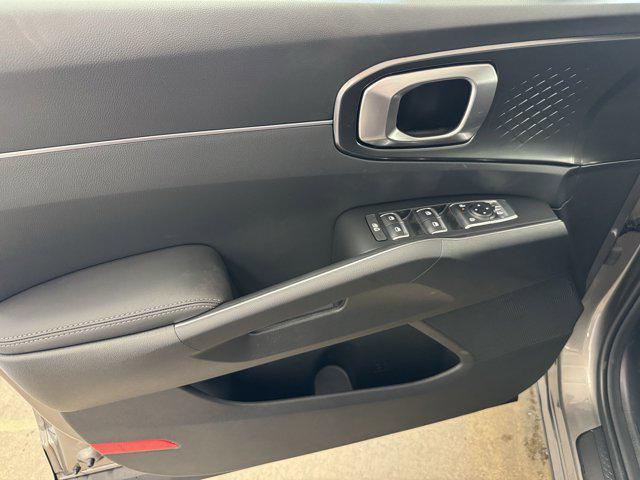 new 2025 Kia Sorento Hybrid car, priced at $40,648