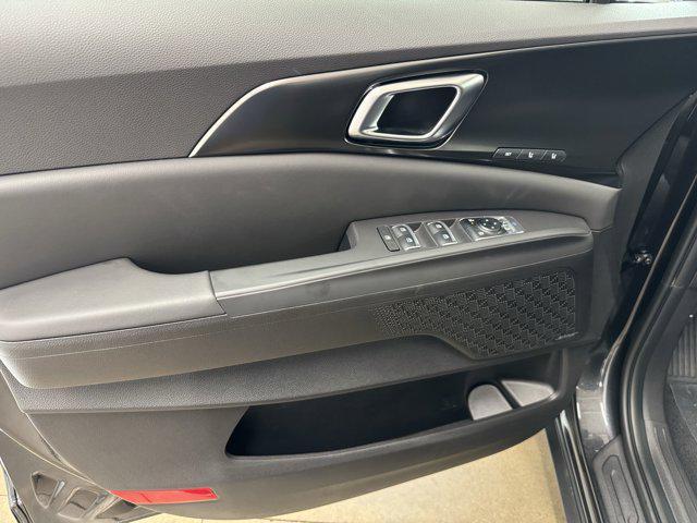 new 2025 Kia Carnival Hybrid car, priced at $53,655