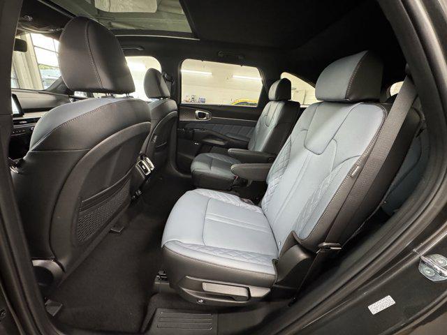 new 2025 Kia Sorento Hybrid car, priced at $47,628