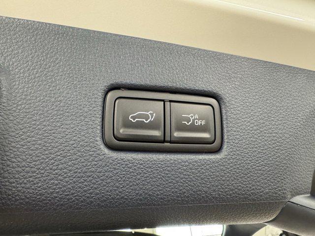 new 2025 Kia Carnival Hybrid car, priced at $49,635