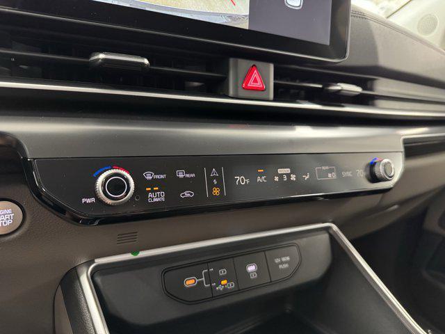 new 2025 Kia Carnival car, priced at $39,071