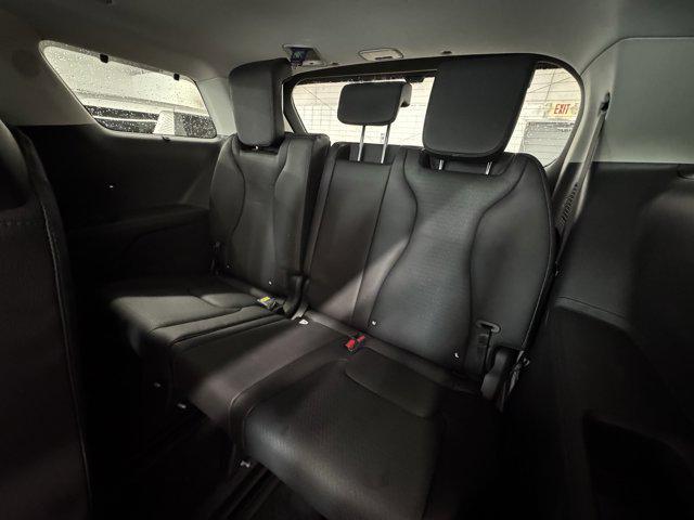 new 2025 Kia Carnival Hybrid car, priced at $53,640