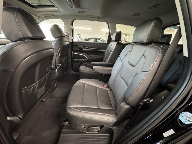 new 2025 Kia Telluride car, priced at $40,042