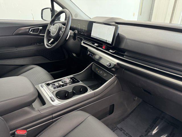 new 2026 Kia Carnival Hybrid car, priced at $55,285