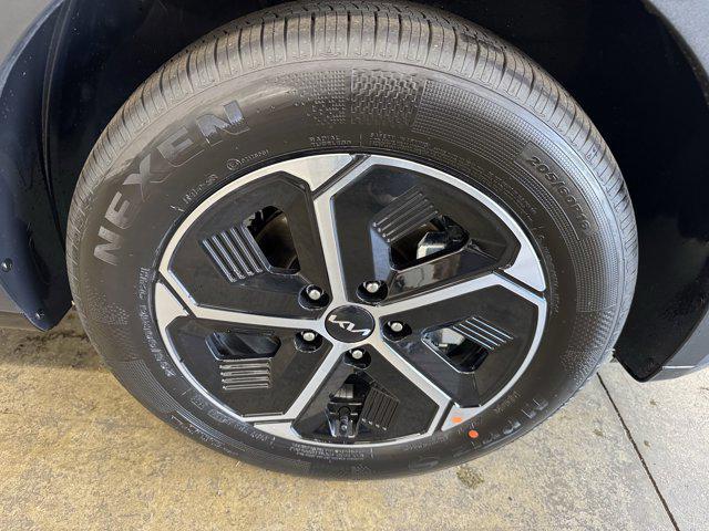 new 2025 Kia Niro car, priced at $30,633