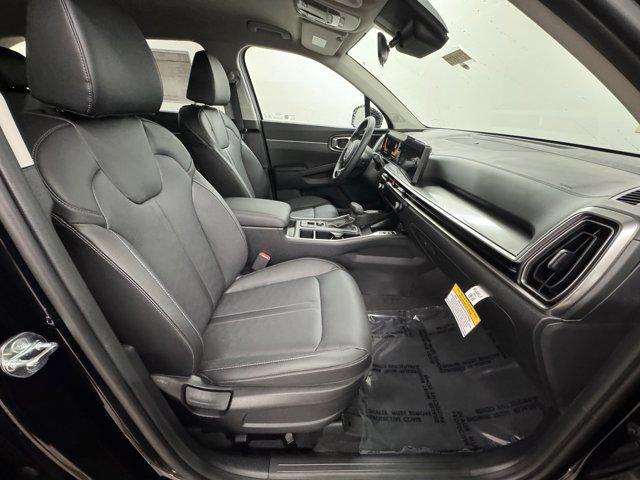 new 2025 Kia Sorento car, priced at $37,539