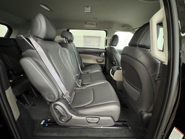 new 2025 Kia Carnival car, priced at $40,051