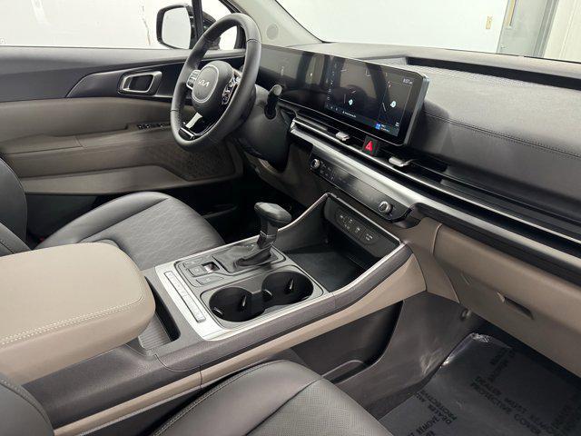 new 2025 Kia Carnival car, priced at $40,051