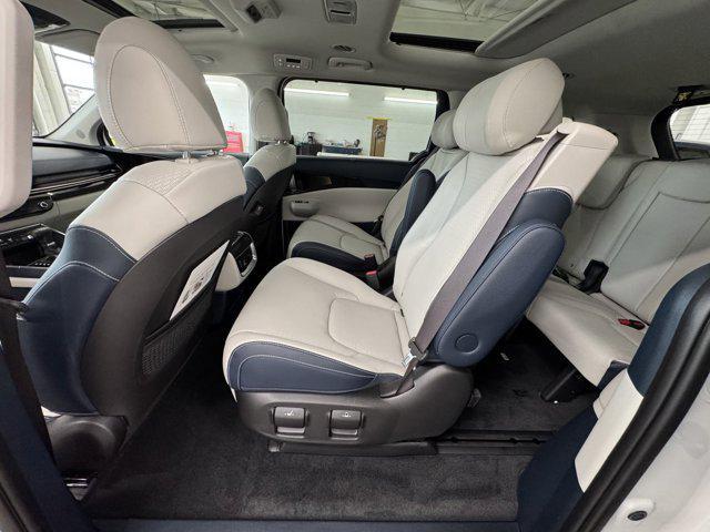 new 2025 Kia Carnival car, priced at $51,046