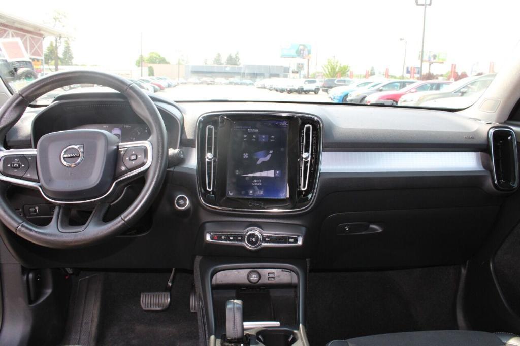 used 2020 Volvo XC40 car, priced at $21,995