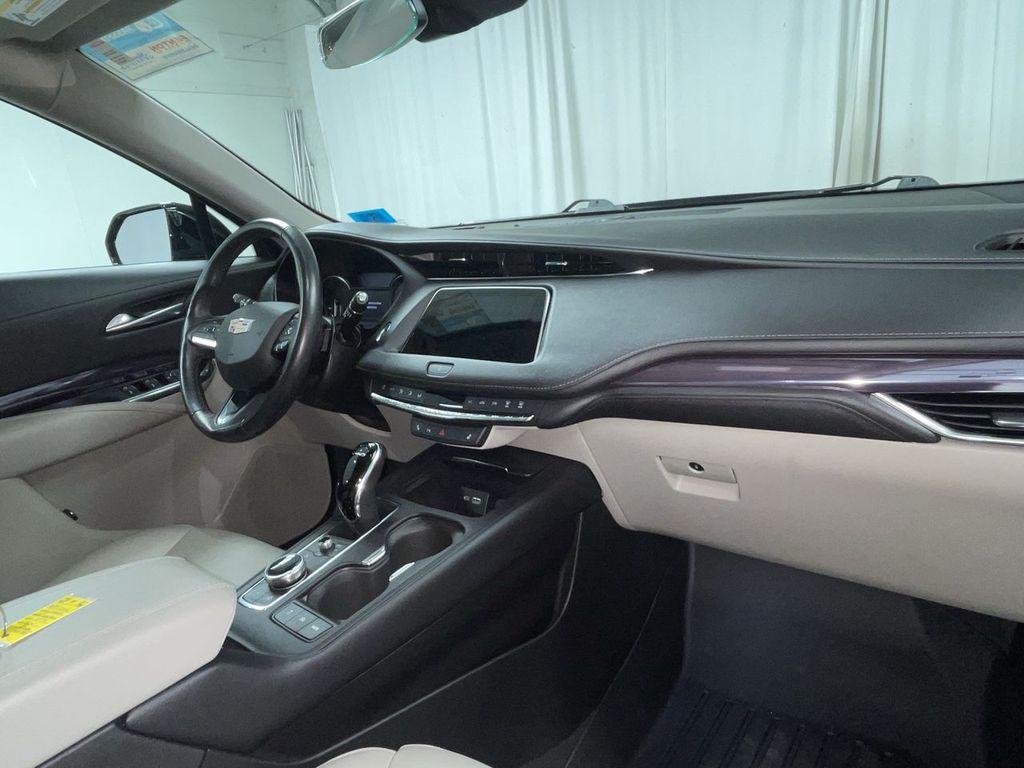 used 2022 Cadillac XT4 car, priced at $27,900