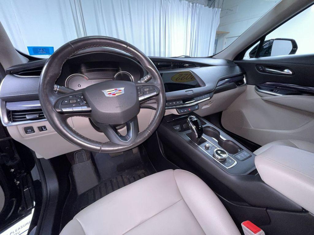 used 2022 Cadillac XT4 car, priced at $27,900