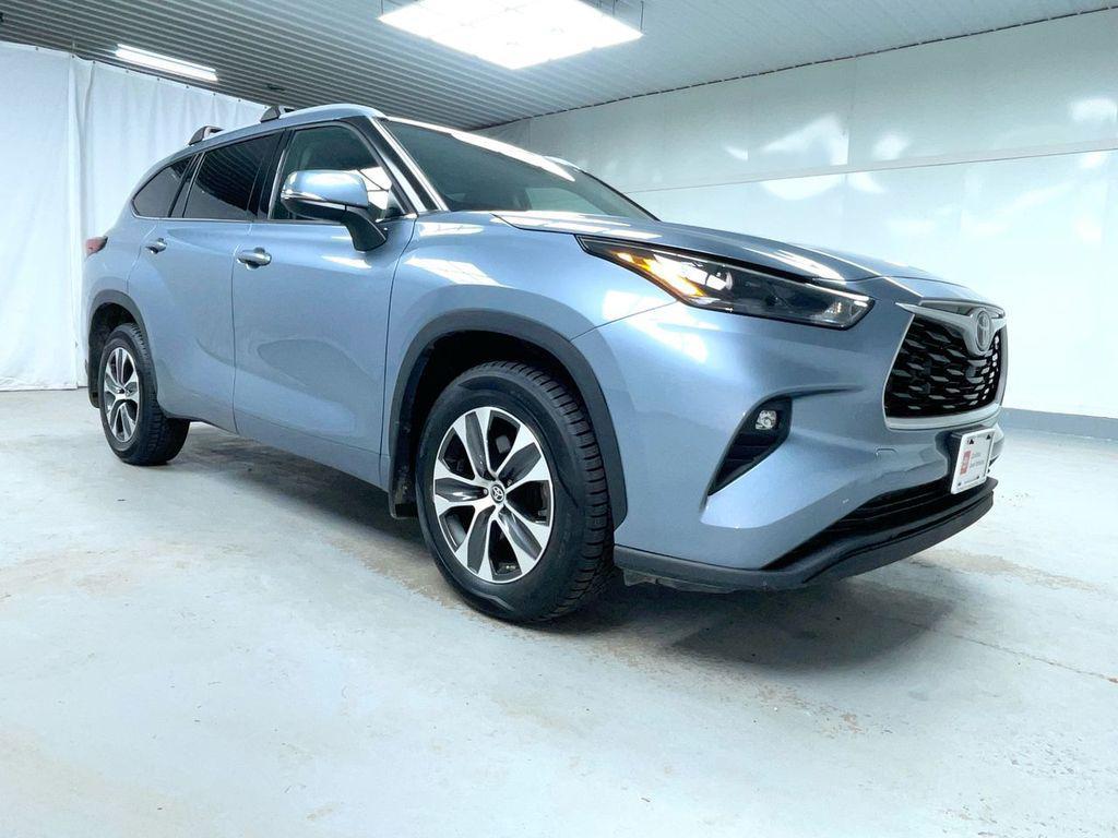used 2022 Toyota Highlander car, priced at $37,995