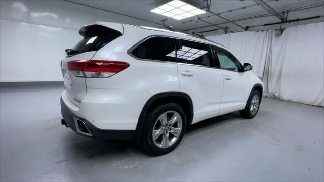 used 2018 Toyota Highlander car, priced at $25,900