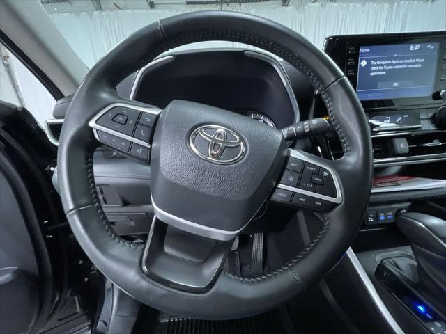 used 2022 Toyota Highlander car, priced at $38,995