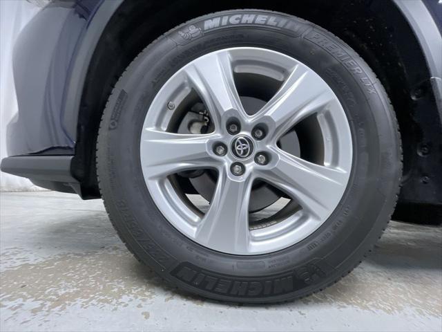 used 2022 Toyota Highlander car, priced at $34,995